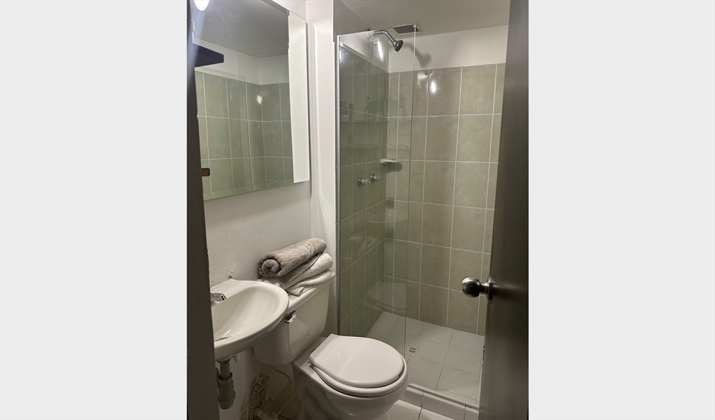 Habitacion en arriendo en Calle 9 Sur, La Hondonada - HABITACIÓN AMOBLADA-UNIDAD RESIDENCIAL | CompartoApto - Image 5