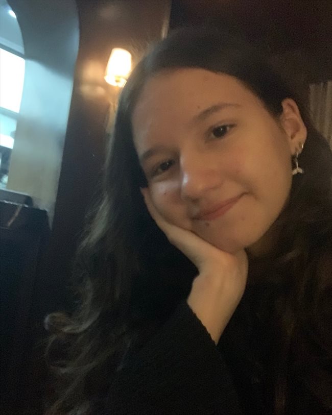 Isabella - Estudiante - Mujer - Medellín - Image 1