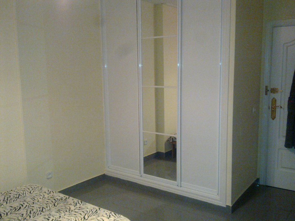 Piso Compartido en Calle Olvido, Usera - HABITACIÓN PARA ALQUILAR ZONA ARGANZUELA. PISO NUEVO. 18 METROS. CON BALCÓN. | Roomgo - Image 4