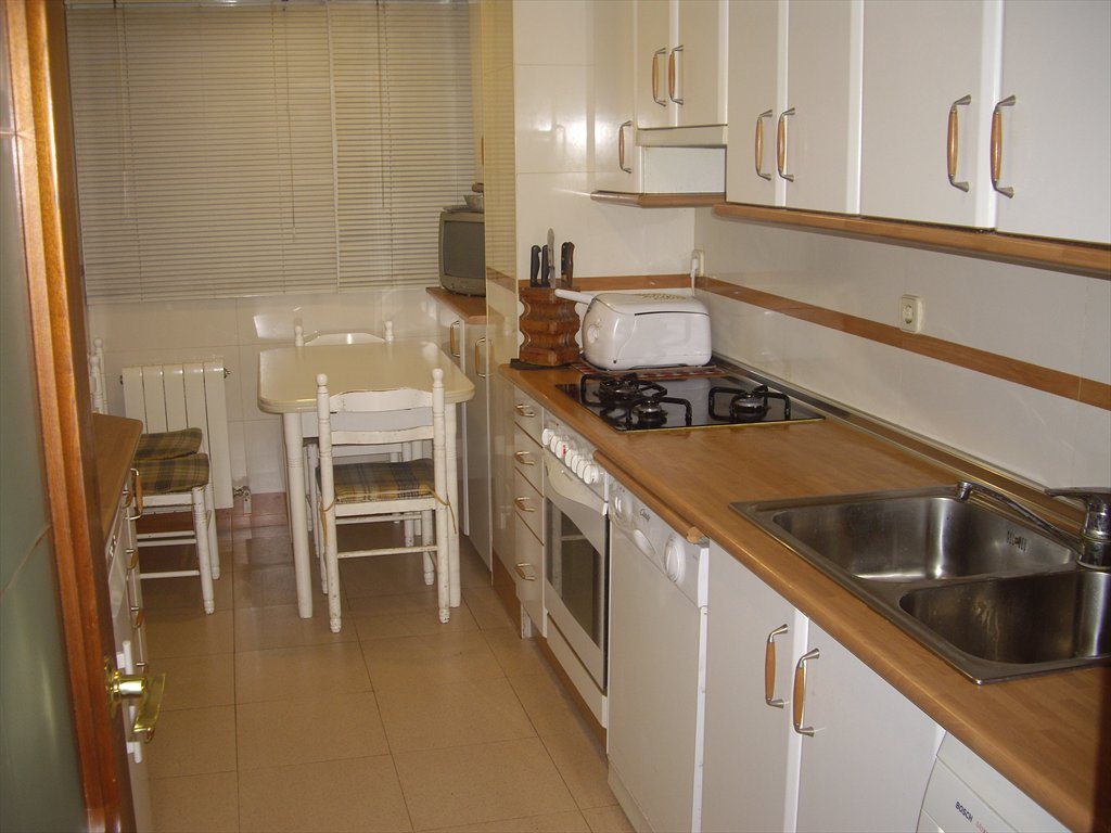 Piso Compartido en Calle de San Modesto, Fuencarral-El Pardo - HAB. INDIVIDUAL Y COMIDAS | Roomgo - Image 2