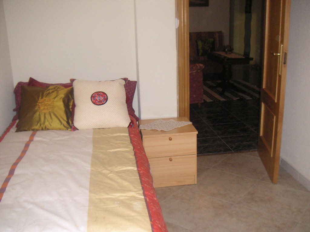 Piso Compartido en Calle Conde de la Viñaza, Zaragoza - habitación | Roomgo - Image 4