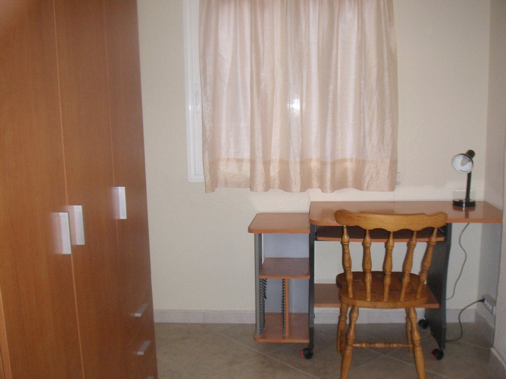 Piso Compartido en Calle Conde de la Viñaza, Zaragoza - habitación | Roomgo - Image 6