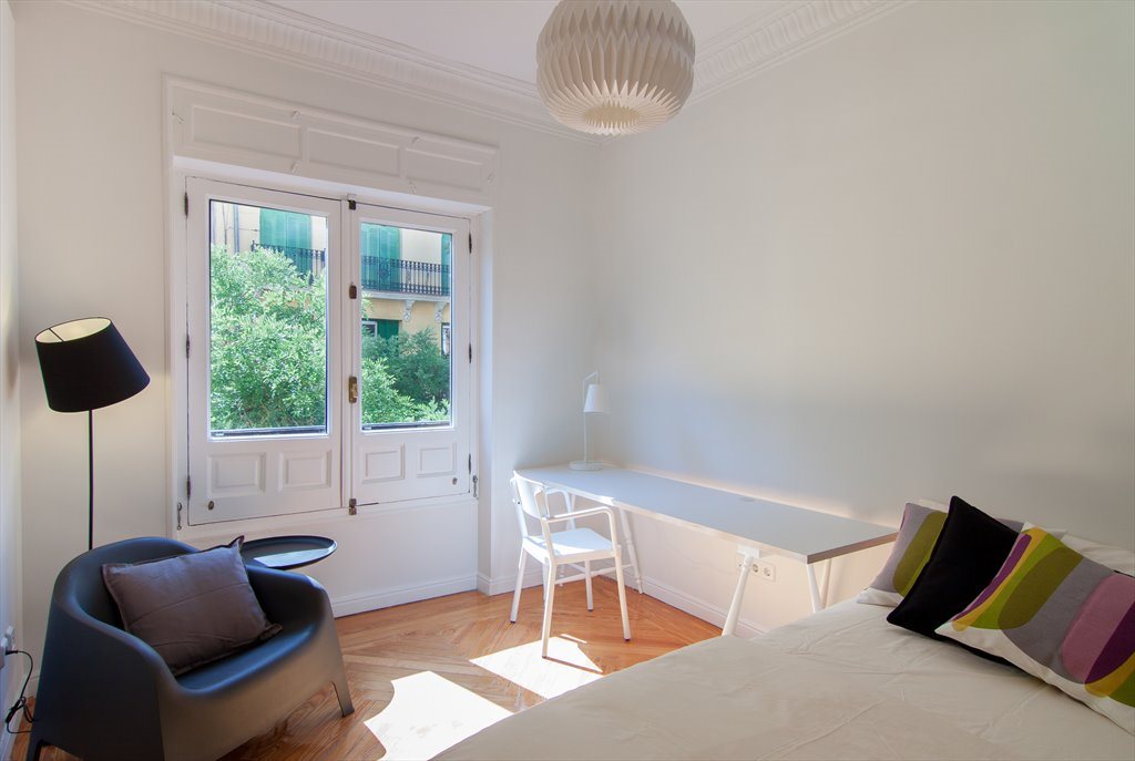 Piso Compartido en Calle de Andrés Mellado, Chamberí - MODERNO PISO CON HABITACIONES CON BAÑO INDIVIDUAL | Roomgo - Image 2