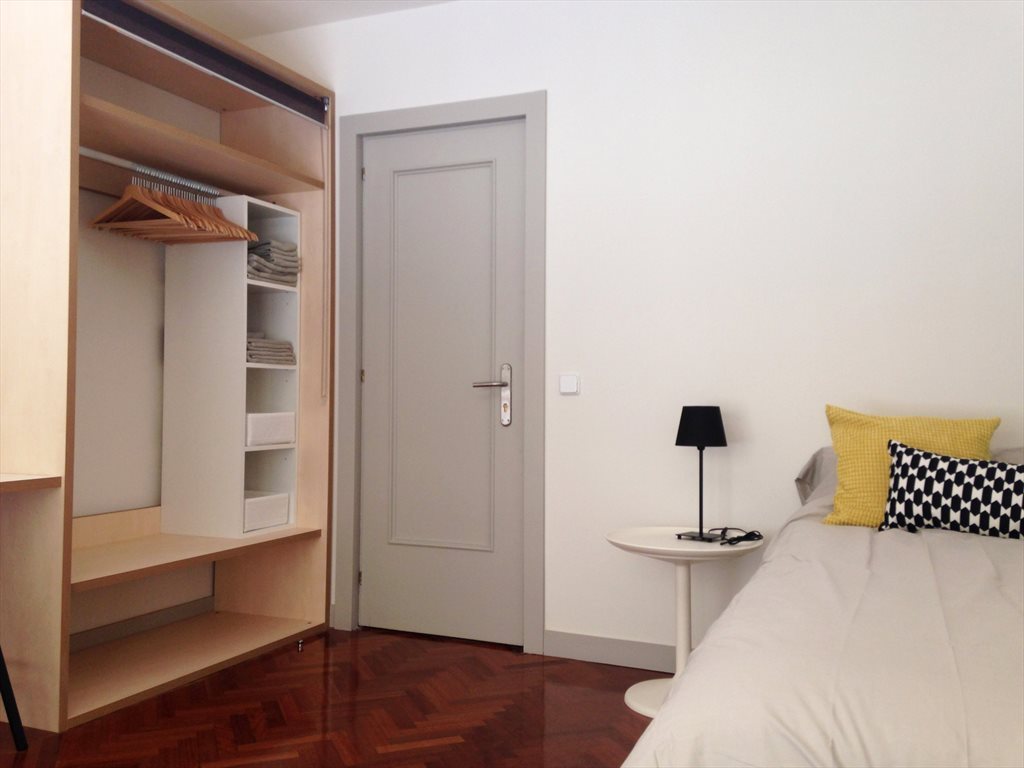 Piso Compartido en Calle de Vallehermoso, Chamberí - MODERNO PISO CON HABITACIONES CON BAÑO INDIVIDUAL | Roomgo - Image 2