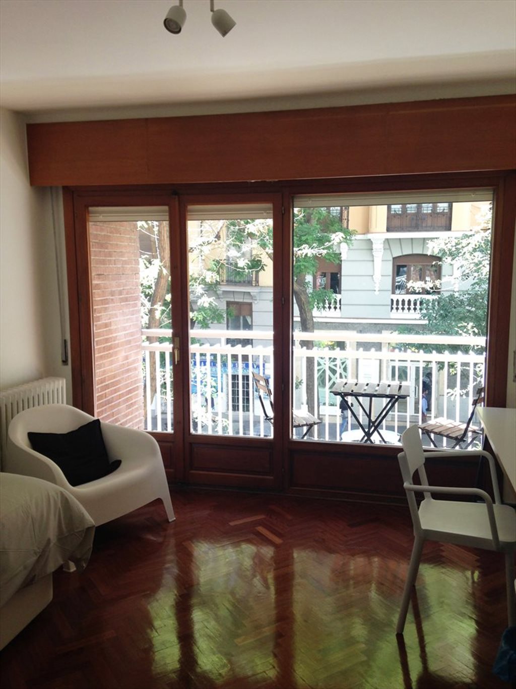 Piso Compartido en Calle de Vallehermoso, Chamberí - MODERNO PISO CON HABITACIONES CON BAÑO INDIVIDUAL | Roomgo - Image 3