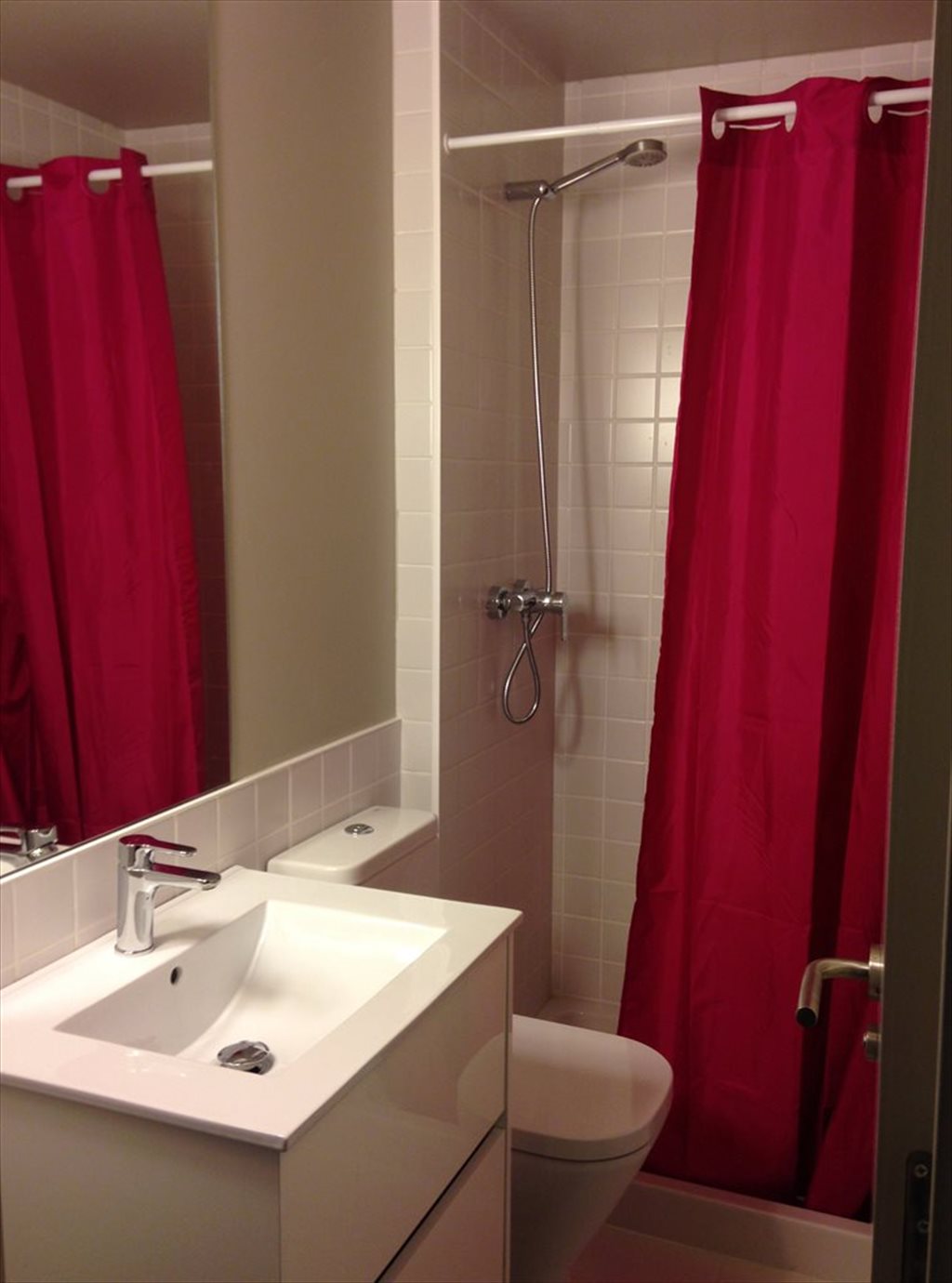 Piso Compartido en Calle de Vallehermoso, Chamberí - MODERNO PISO CON HABITACIONES CON BAÑO INDIVIDUAL | Roomgo - Image 5