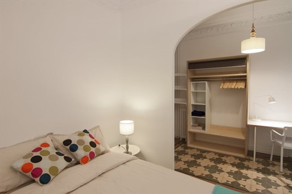 Piso Compartido en Calle del Marqués de Urquijo, Moncloa-Aravaca - MODERNO PISO CON HABITACIONES CON BAÑO INDIVIDUAL | Roomgo - Image 2