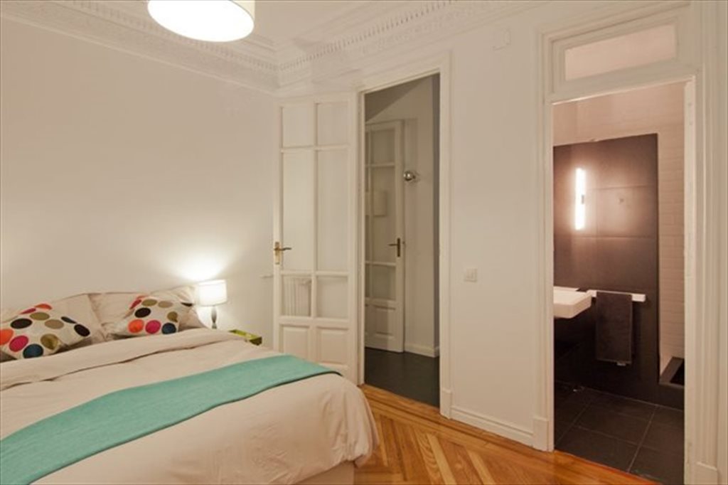 Piso Compartido en Calle del Marqués de Urquijo, Moncloa-Aravaca - MODERNO PISO CON HABITACIONES CON BAÑO INDIVIDUAL | Roomgo - Image 3