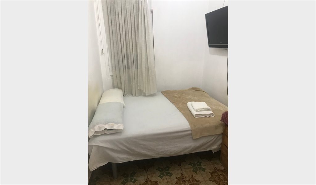 Piso Compartido en Carrer Mas, L'Hospitalet de Llobregat - CERCA DEL CAMP NOU, TENGO EN ALQUILER UNA HABITACION DOBLE,  EN ZONA COLLBLANC, LES CORTS | Roomgo - Image 3