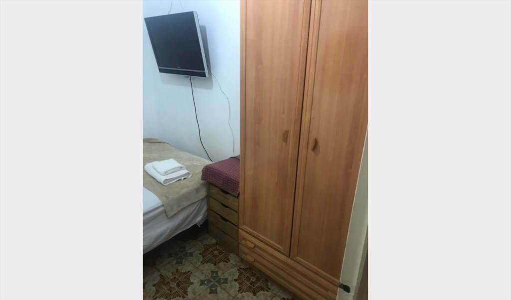 Piso Compartido en Carrer Mas, L'Hospitalet de Llobregat - CERCA DEL CAMP NOU, TENGO EN ALQUILER UNA HABITACION DOBLE,  EN ZONA COLLBLANC, LES CORTS | Roomgo - Image 4
