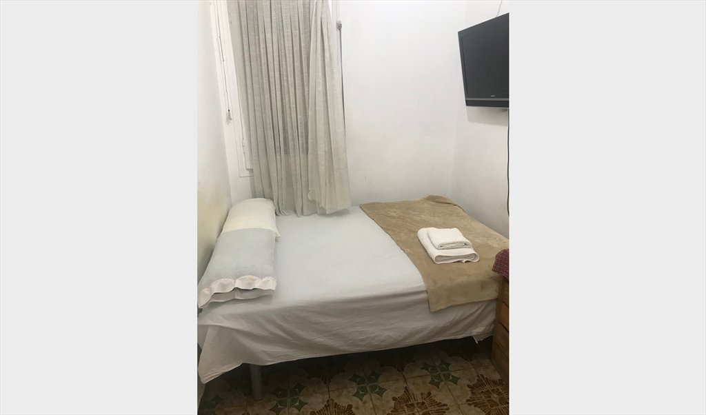 Piso Compartido en Carrer Mas, L'Hospitalet de Llobregat - CERCA DEL CAMP NOU, TENGO EN ALQUILER UNA HABITACION DOBLE,  EN ZONA COLLBLANC, LES CORTS | Roomgo - Image 5