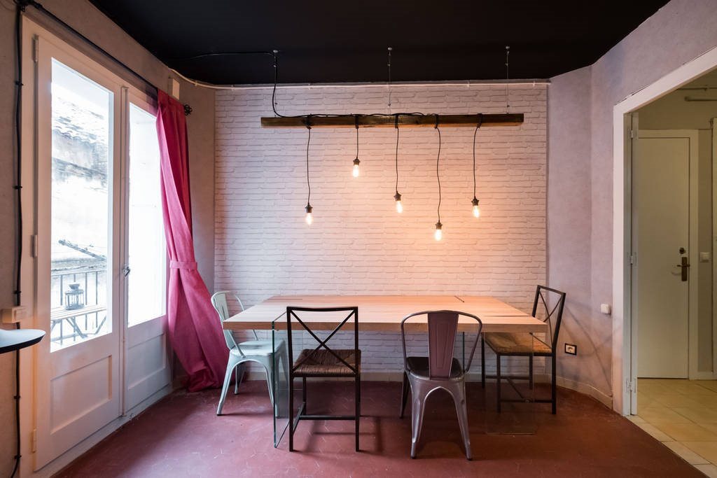 Piso Compartido en Carrer d'en Rauric, Barcelona - ¡Disfruta del centro de Barcelona en una habitación vintage con terraza! RH7-R2 | Roomgo - Image 3