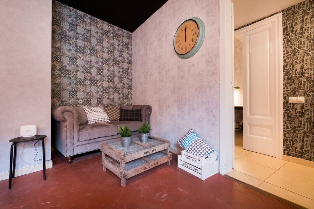 Piso Compartido en Carrer d'en Rauric, Barcelona - ¡Disfruta del centro de Barcelona en una habitación vintage con terraza! RH7-R2 | Roomgo - Image 8