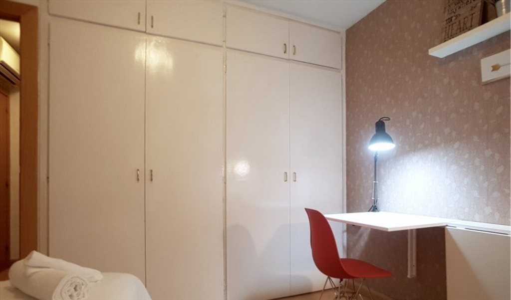 Piso Compartido en Carrer de Wellington, Barcelona - ¡Enorme y Luminosa Habitación con Terraza en Dúplex!  RH1-R3 | Roomgo - Image 2