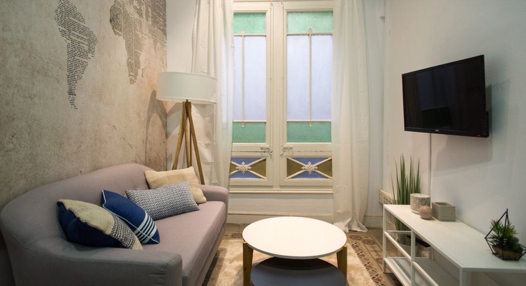 Piso Compartido en Carrer Gran de Gràcia, Barcelona - ¡Habitación con cama doble en un piso reformado en Gracia! RH9-R2 | Roomgo - Image 3