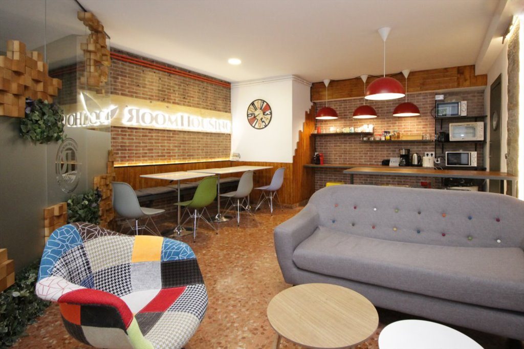 Piso Compartido en Carrer de Roger de Llúria, Barcelona - RH3-R11 ¡Habitación céntrica en Barcelona con servicio de limpieza en las zonas comunes! | Roomgo - Image 4