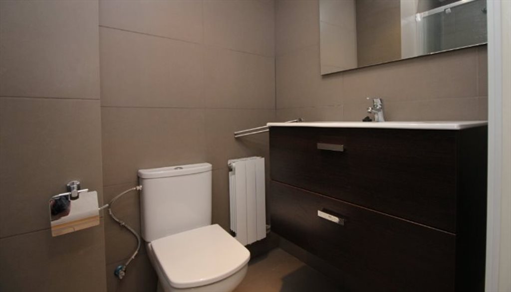 Piso Compartido en Avinguda de la Riera de Cassoles, Barcelona - ¡Habitación super luminosa con baño privado en un piso reformado en Gracia! RH12-R1 | Roomgo - Image 7