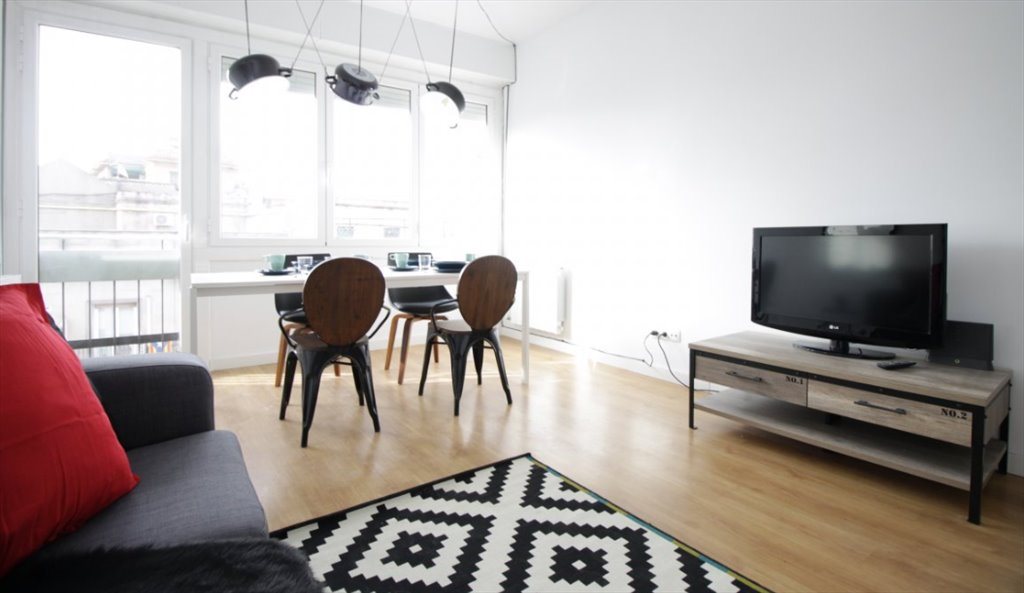 Piso Compartido en Avinguda de la Riera de Cassoles, Barcelona - ¡Habitación super luminosa con baño privado en un piso reformado en Gracia! RH12-R1 | Roomgo - Image 8