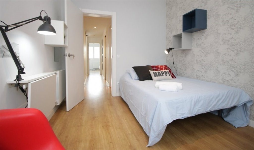 Piso Compartido en Avinguda de la Riera de Cassoles, Barcelona - ¡Habitación super luminosa en un piso reformado en Gracia! RH12-R2 | Roomgo - Image 4