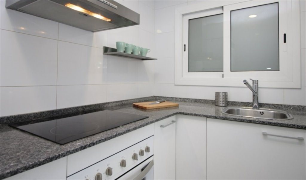 Piso Compartido en Avinguda de la Riera de Cassoles, Barcelona - ¡Habitación super luminosa en un piso reformado en Gracia! RH12-R2 | Roomgo - Image 5