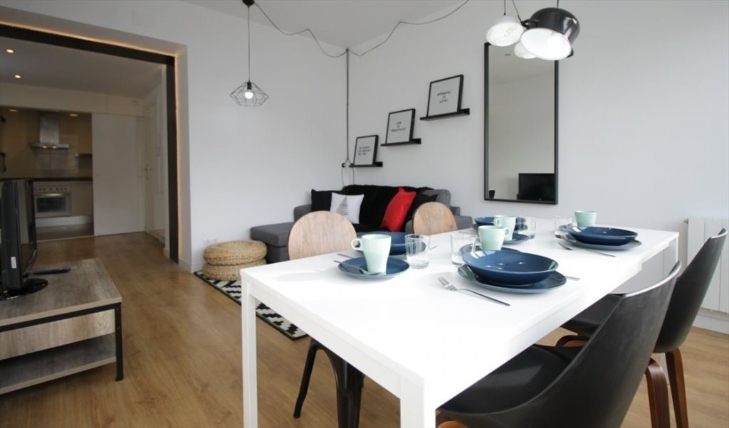 Piso Compartido en Avinguda de la Riera de Cassoles, Barcelona - ¡Habitación super luminosa en un piso reformado en Gracia! RH12-R2 | Roomgo - Image 6