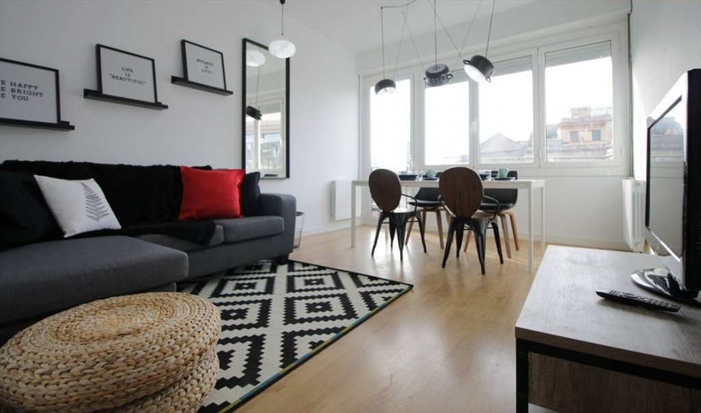 Piso Compartido en Avinguda de la Riera de Cassoles, Barcelona - ¡Habitación super luminosa en un piso reformado en Gracia! RH12-R2 | Roomgo - Image 7