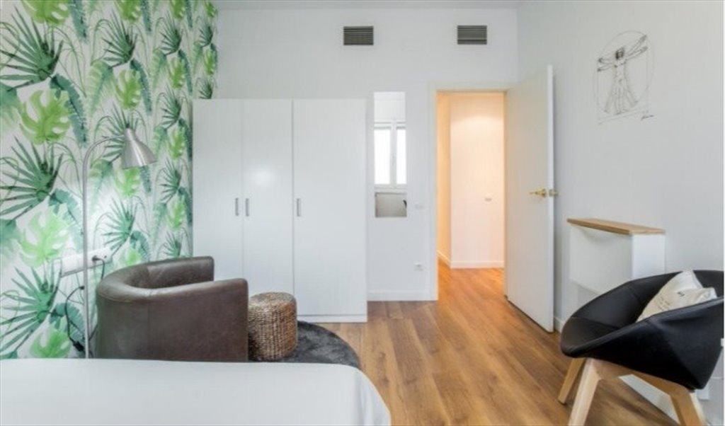 Piso Compartido en Avinguda de la Riera de Cassoles, Barcelona - ¡Habitación super luminosa en un piso reformado en Gracia! RH13-R2 | Roomgo - Image 2