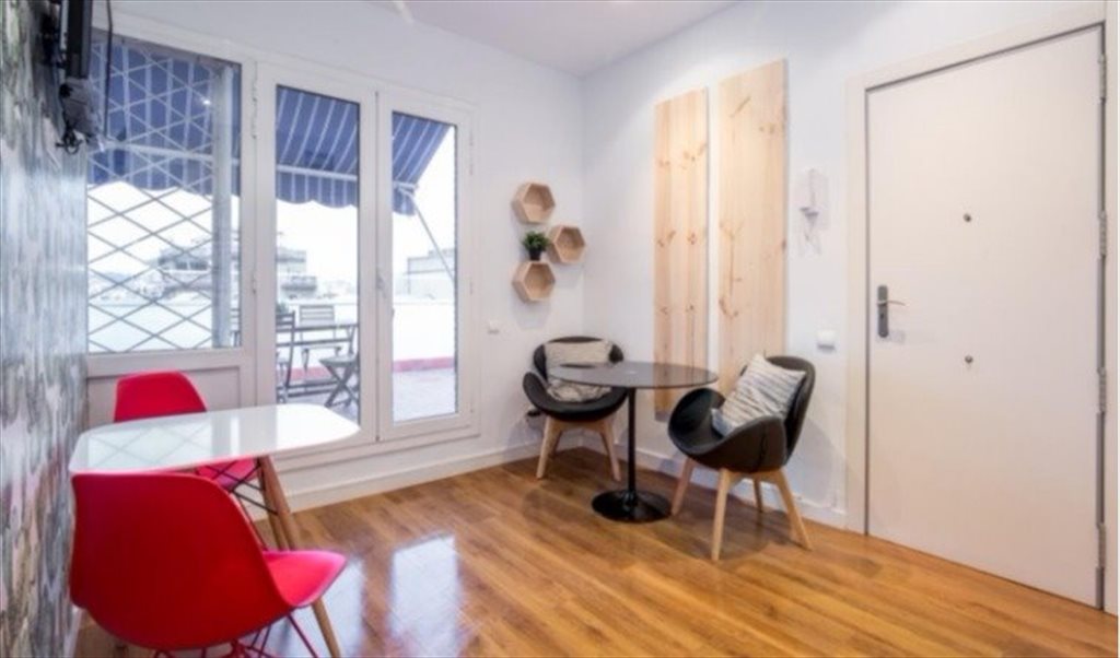 Piso Compartido en Avinguda de la Riera de Cassoles, Barcelona - ¡Habitación super luminosa en un piso reformado en Gracia! RH13-R2 | Roomgo - Image 3