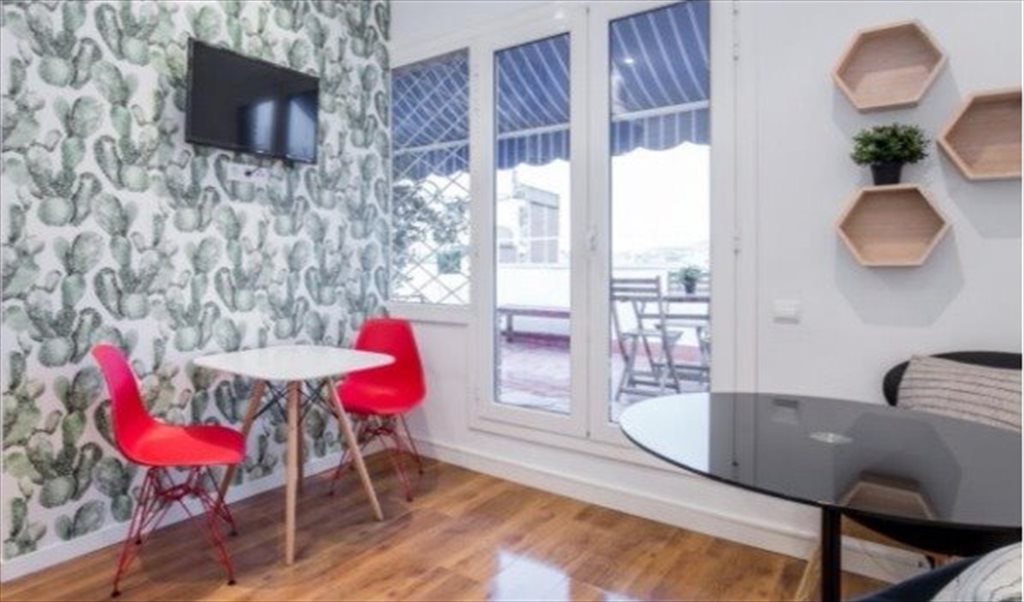 Piso Compartido en Avinguda de la Riera de Cassoles, Barcelona - ¡Habitación super luminosa en un piso reformado en Gracia! RH13-R2 | Roomgo - Image 4