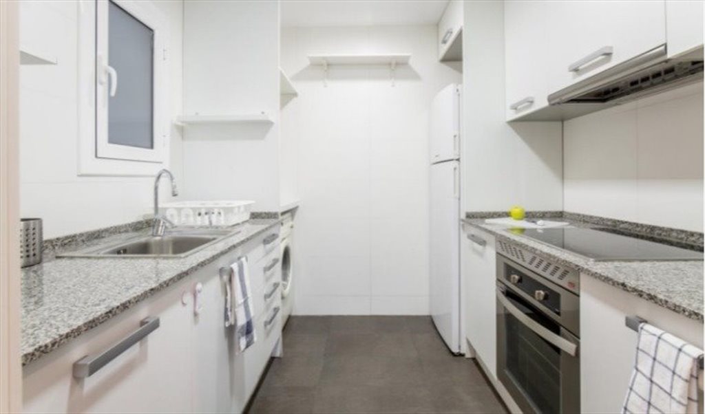 Piso Compartido en Avinguda de la Riera de Cassoles, Barcelona - ¡Habitación super luminosa en un piso reformado en Gracia! RH13-R2 | Roomgo - Image 6