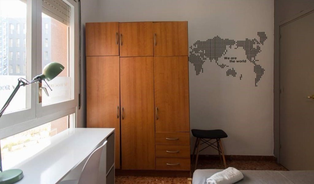 Piso Compartido en Carrer de Roger de Llúria, Barcelona - RH3-R9 ¡Habitación en el centro de Barcelona con servicio de limpieza en las zonas comunes incluido! | Roomgo - Image 5