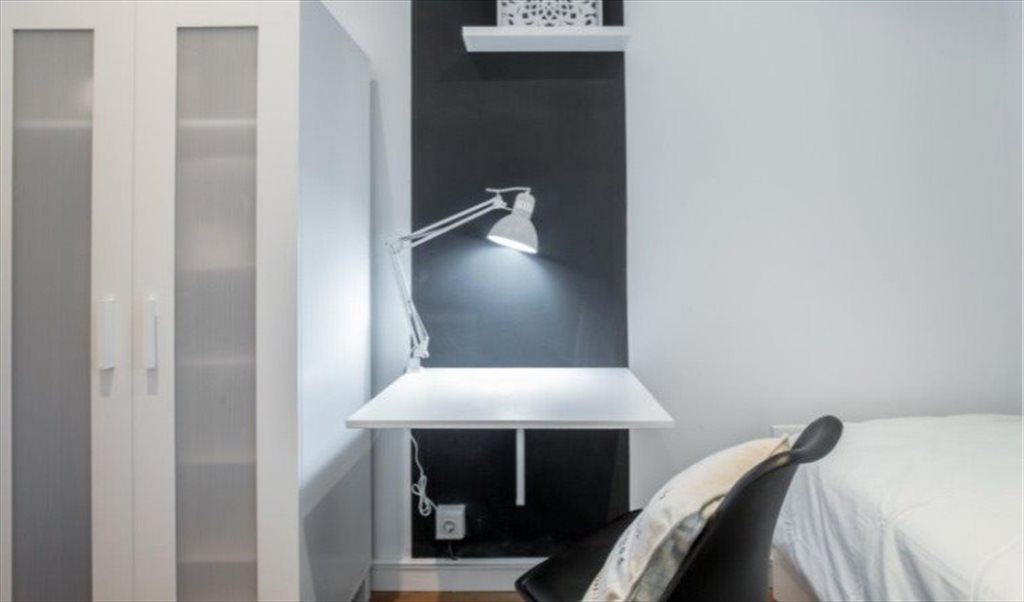 Piso Compartido en Avinguda de la Riera de Cassoles, Barcelona - ¡Habitación super luminosa en un piso reformado en Gracia! RH13-R1 | Roomgo - Image 2