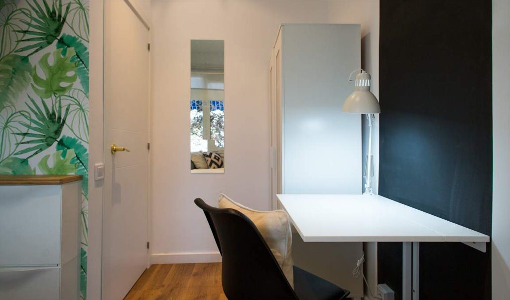 Piso Compartido en Avinguda de la Riera de Cassoles, Barcelona - ¡Habitación super luminosa en un piso reformado en Gracia! RH13-R1 | Roomgo - Image 3