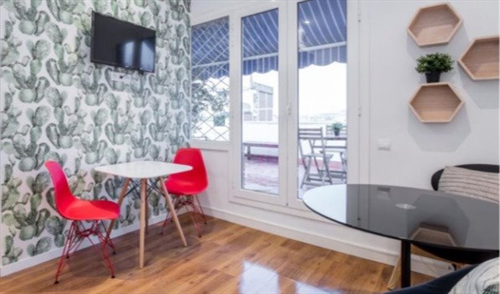 Piso Compartido en Avinguda de la Riera de Cassoles, Barcelona - ¡Habitación super luminosa en un piso reformado en Gracia! RH13-R1 | Roomgo - Image 4