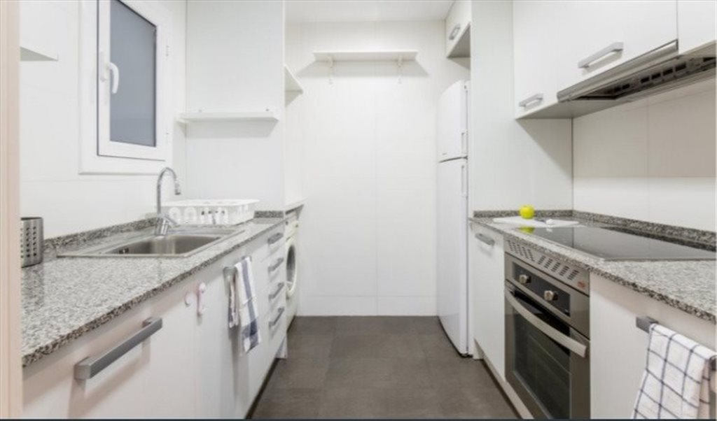 Piso Compartido en Avinguda de la Riera de Cassoles, Barcelona - ¡Habitación super luminosa en un piso reformado en Gracia! RH13-R1 | Roomgo - Image 6