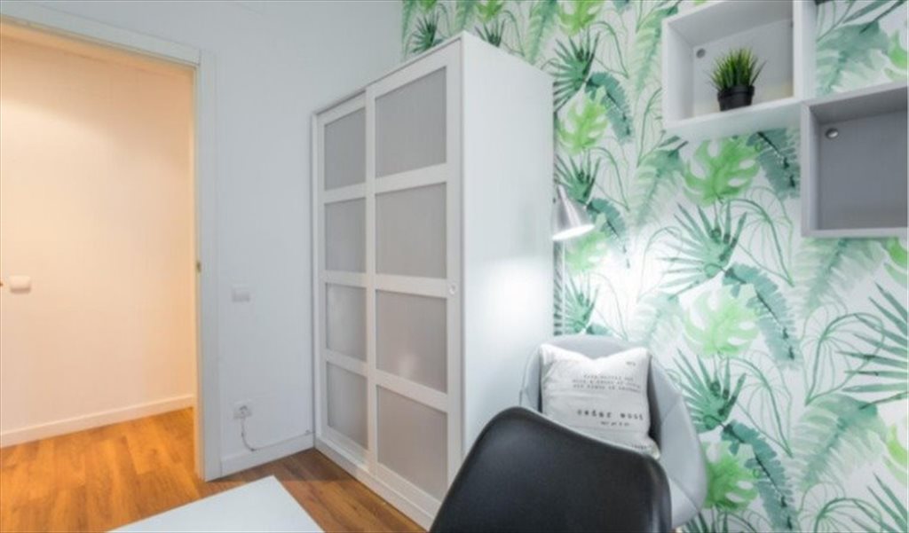 Piso Compartido en Avinguda de la Riera de Cassoles, Barcelona - ¡Habitación super luminosa en un piso reformado en Gracia! RH13-R3 | Roomgo - Image 2