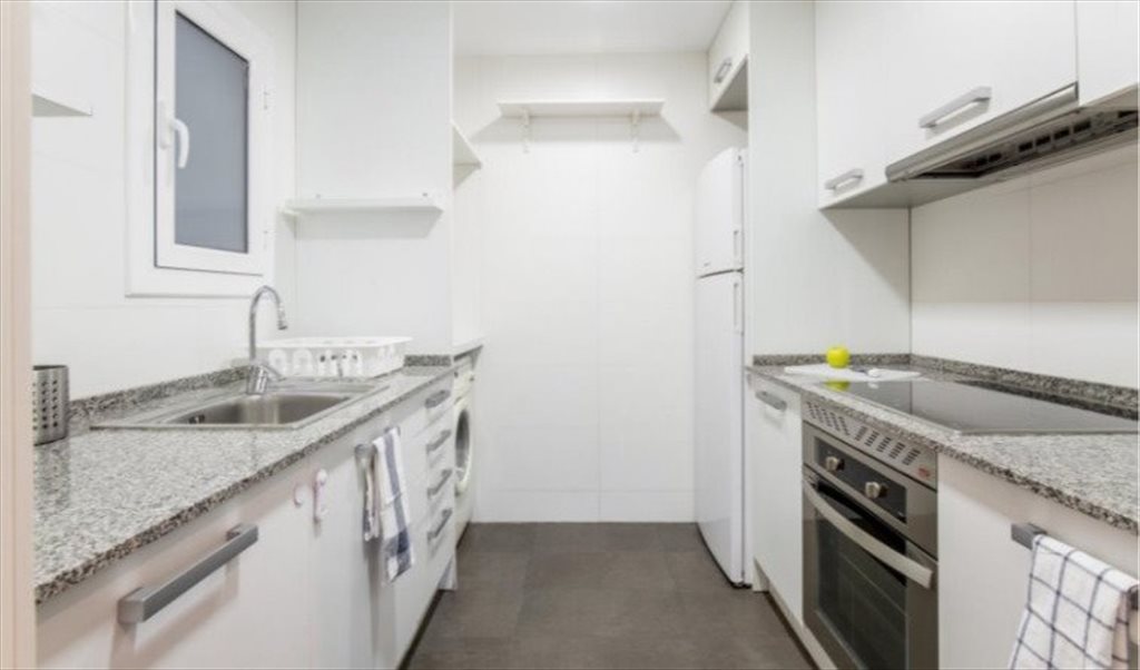 Piso Compartido en Avinguda de la Riera de Cassoles, Barcelona - ¡Habitación super luminosa en un piso reformado en Gracia! RH13-R3 | Roomgo - Image 6