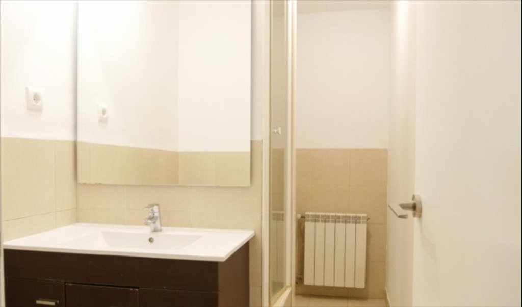 Piso Compartido en Ronda de Sant Pere, Barcelona - ¡Habitación exterior con balcón en un piso reformado en el Eixample! RH15-R1 | Roomgo - Image 7