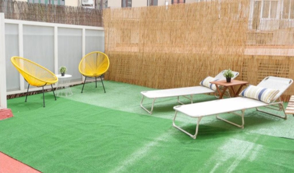 Piso Compartido en Ronda de Sant Pere, Barcelona - ¡Habitación exterior con balcón en un piso reformado en el Eixample! RH15-R1 | Roomgo - Image 8