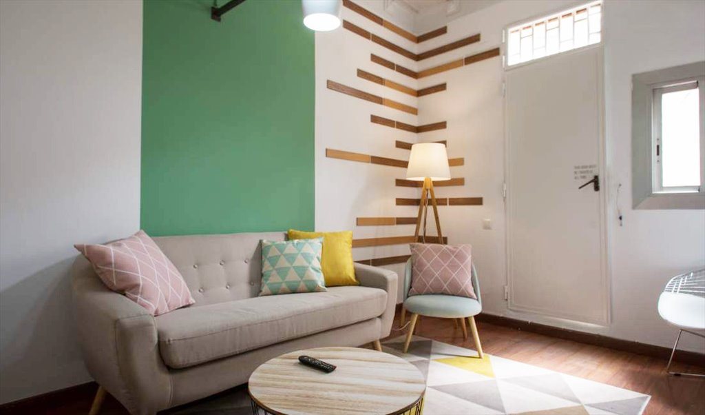 Piso Compartido en Ronda de Sant Pere, Barcelona - ¡Habitación super luminosa en un piso reformado en Gracia! RH15-R3 | Roomgo - Image 5