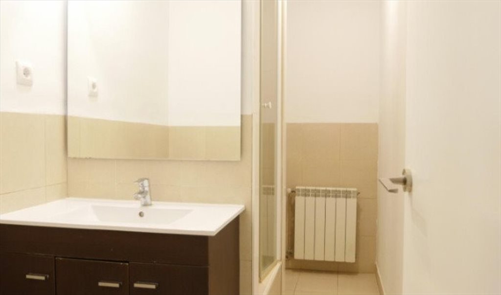 Piso Compartido en Ronda de Sant Pere, Barcelona - ¡Habitación super luminosa en un piso reformado en Gracia! RH15-R3 | Roomgo - Image 7