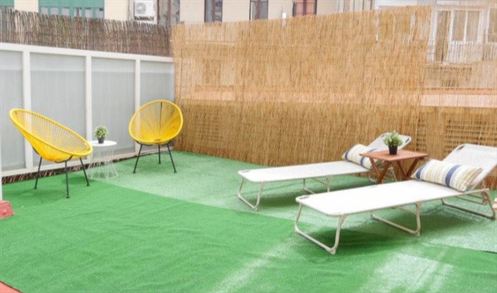 Piso Compartido en Ronda de Sant Pere, Barcelona - ¡Habitación super luminosa en un piso reformado en Gracia! RH15-R3 | Roomgo - Image 8