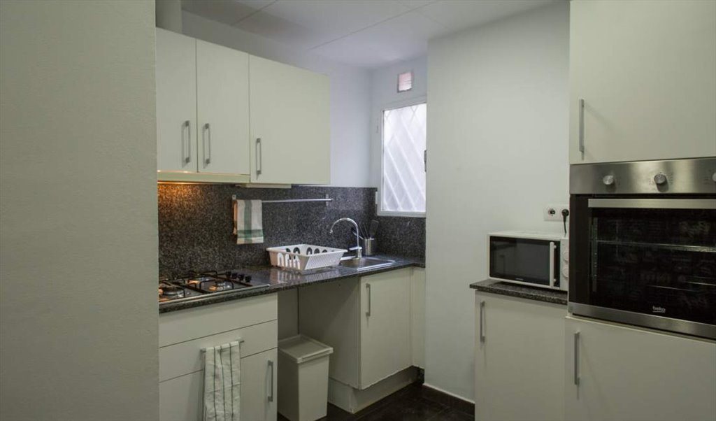 Piso Compartido en Ronda de Sant Pere, Barcelona - ¡Habitación exterior con dos ambientes en un piso reformado en el Eixample! RH15-R6 | Roomgo - Image 5