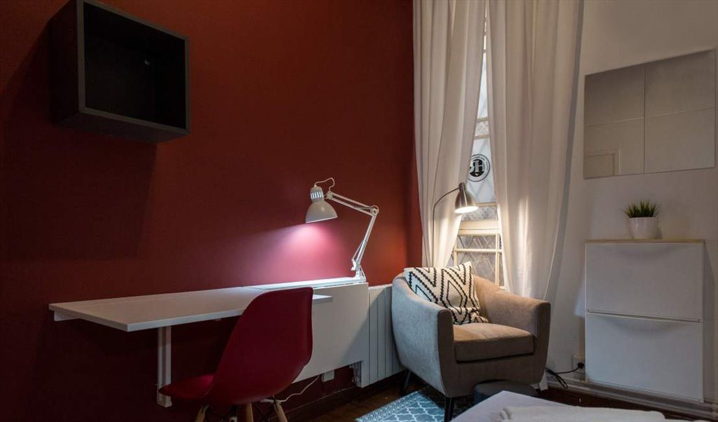 Piso Compartido en Ronda de Sant Pere, Barcelona - ¡Habitación interior en un piso reformado en el Eixample! RH15-R5 | Roomgo - Image 2