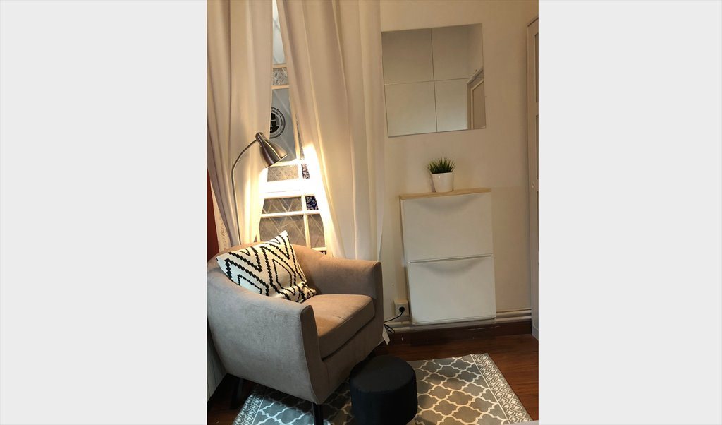 Piso Compartido en Ronda de Sant Pere, Barcelona - ¡Habitación interior en un piso reformado en el Eixample! RH15-R5 | Roomgo - Image 3