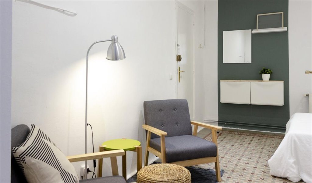 Piso Compartido en Carrer Gran de Gràcia, Barcelona - ¡Habitación doble en un piso reformado en Gracia! RH17-R3 | Roomgo - Image 2