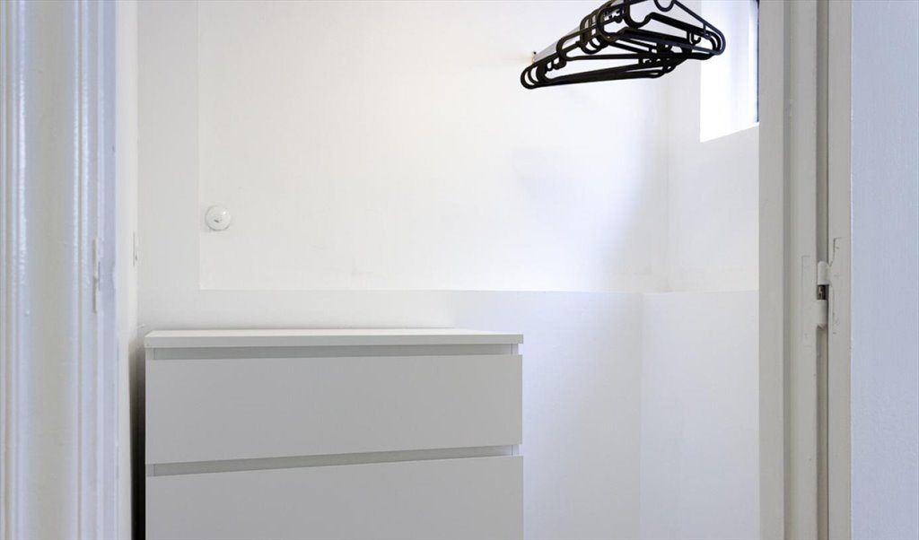 Piso Compartido en Carrer Gran de Gràcia, Barcelona - ¡Habitación doble en un piso reformado en Gracia! RH17-R3 | Roomgo - Image 4