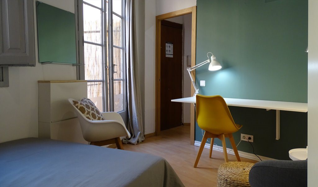 Piso Compartido en Carrer de la Riera de Sant Miquel, Barcelona - ¡Luminosa habitación con cama doble y terraza privada en un piso recién reformado en Gracia! RH19-R1 | Roomgo - Image 3