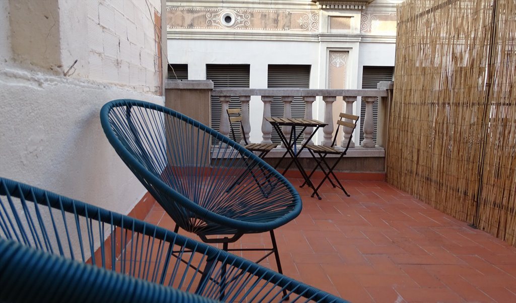Piso Compartido en Carrer de la Riera de Sant Miquel, Barcelona - ¡Luminosa habitación con cama doble y terraza privada en un piso recién reformado en Gracia! RH19-R1 | Roomgo - Image 5