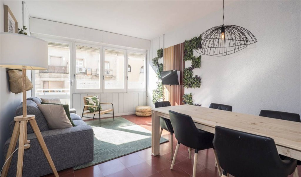 Piso Compartido en Avinguda de la Riera de Cassoles, Barcelona - ¡Amplia habitación interior con cama doble en Gracia.! RH20-R2 | Roomgo - Image 5